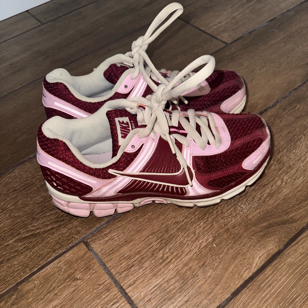 Nike Wmns Air Zoom Vomero 5 ‘Pink Foam Team Red’
